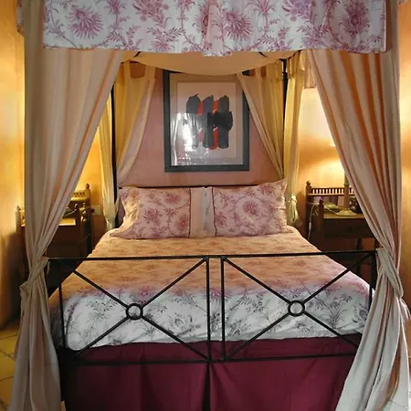 Sleeps 6 Pool Wifi Villa