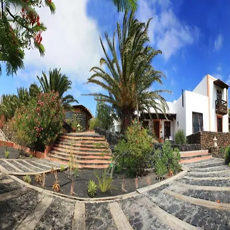Villa Sleeps 6 Pool Wifi