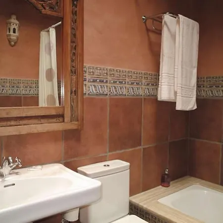 Sleeps 6 Pool Wifi Vila
