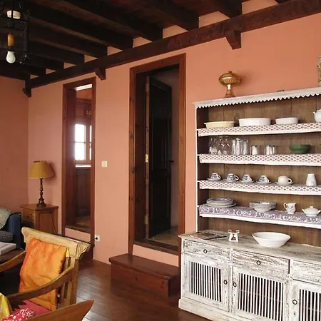 Vila Sleeps 6 Pool Wifi Uga