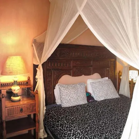Sleeps 6 Pool Wifi Vila