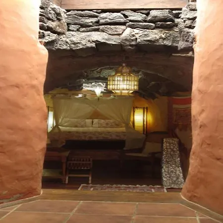 Vila Sleeps 6 Pool Wifi Uga