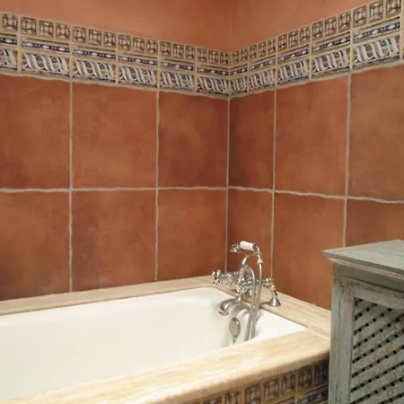 Sleeps 6 Pool Wifi Villa Uga