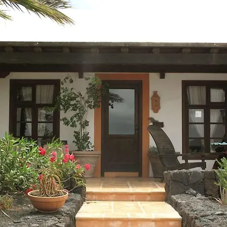 Sleeps 6 Pool Wifi Vila